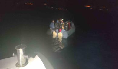 Ayvacık açıklarında 30 kaçak göçmen yakalandı