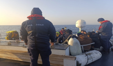 Ayvacık açıklarında 33 kaçak göçmen yakalandı