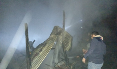 Bayramiç’te yanan traktör kullanılamaz hale geldi