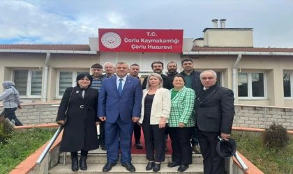 AK Parti Huzurevini Ziyaret Etti