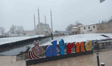 Edirne’de kar yağışı 4. gününde etkisini artırıyor