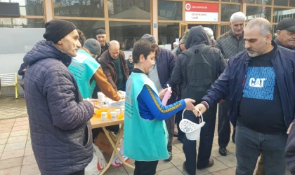 Kandil Sebebiyle İkramlar Dağıtıldı