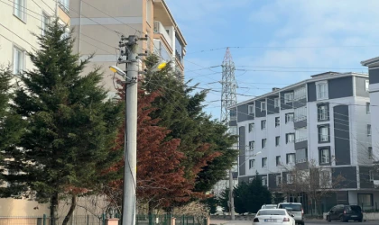 Vatandaşlar Gündüz Yanan Aydınlatmalara Tepkili