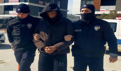 ’Eve neden geç geldin’ diyen babasını bıçakladı