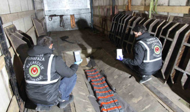 Kapıkule’de kaçakçılık operasyonunda milyonlarca lira değerinde cep telefonu ele geçirildi