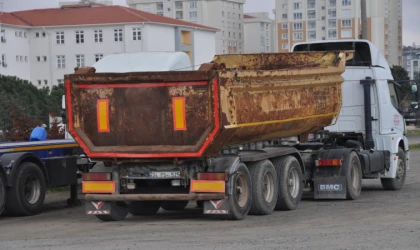 Okullar Bölgesi Mi, Kamyon Garajı Mı?