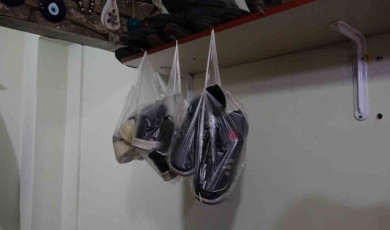 ’Askıda ayakkabı’ uygulamasıyla ihtiyaç sahiplerine ayakkabı ulaştırıyor