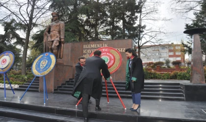 Avukatlar Atatürk Anıtına Çelen Sundu