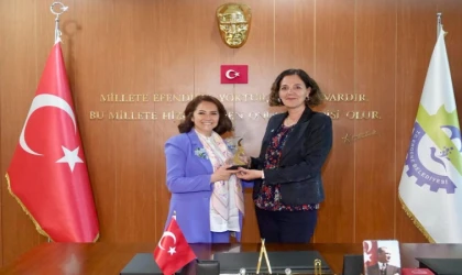 Başkan Topak’a “En Başarılı İlçe Belediye Başkanı” Ödülü