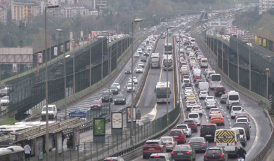 Bayramın üçüncü gününde İstanbul’da trafik yoğunluğu yaşanıyor