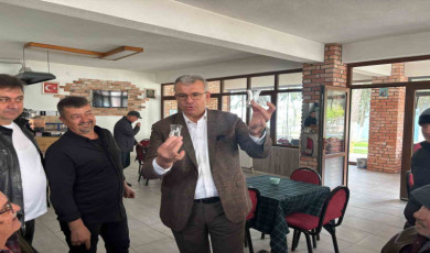 Karabiga’da çaya zam yok, bardaklar büyüdü