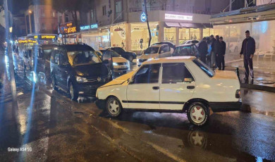 Kazaya karıştı, aracını bırakıp kaçtı