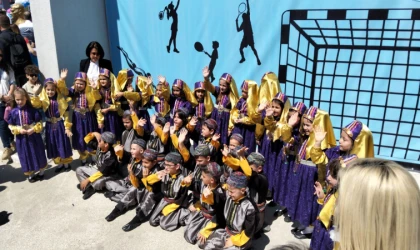 Okullarda 23 Nisan Kutlandı