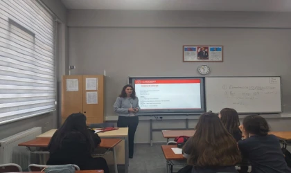 Sağlık Ekipleri Öğrencilere Eğitim Verdi