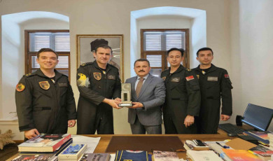 SOLOTÜRK ekibinden Çanakkale Savaşları Gelibolu Tarihi Alan Başkanı Kaşdemir’e ziyaret