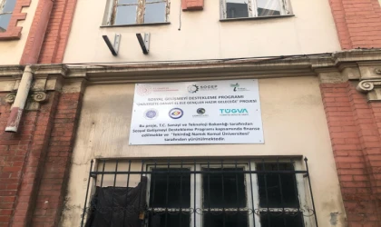 Tarihi Bina Çürüyor!