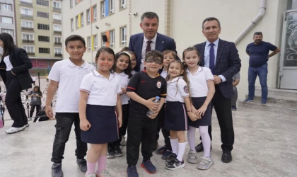 Başkan Sarıkurt, Unilever-İş İlkokulu Bahar Kermesine Katıldı