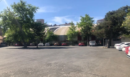 Çocuklar Delik Deşik Sahada Top Oynuyor!