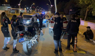 Edirne’de dur ihtarına uymayan ehliyetsiz sürücü polisi alarma geçirdi