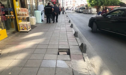 Kaldırımın Bu Hali Tehlike Yaratıyor
