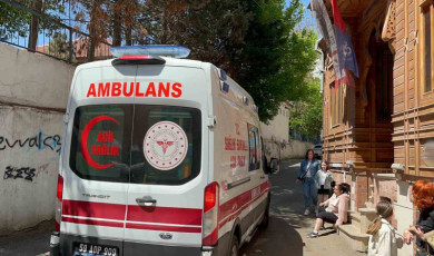 Tekirdağ’da başıboş köpeğin kadına saldırdığı an kamerada