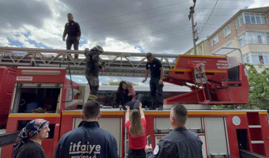 Tekirdağ’da evde çıkan yangında 3’ü çocuk 5 kişiyi itfaiye erleri kurtardı