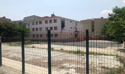 Belediye Bir Yıldır Okul İnşaatına Başlayamadı