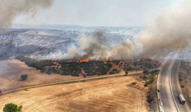 Ezine’de çıkan orman yangını dron ile görüntülendi