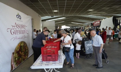 Atakent Pazar Yeri'nde Aşure İkramı