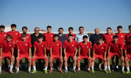 Başkan Sarıkurt'tan ÇBFK U-17'ye Moral Ziyareti