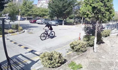 Bisiklet hırsızı kameraya yakalandı