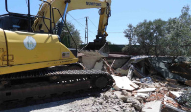 Çanakkale’de 21 kaçak yapı yıkıldı