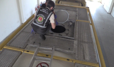 Kapıkule’de boş tankerden 10 bine yakın kaçak elektronik sigara çıktı