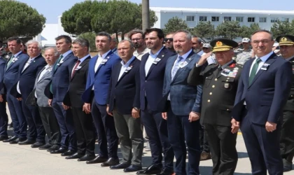 Şehit Teğmen İçin Havalimanında Askeri Tören Düzenlendi