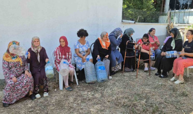Tekirdağ’da arıtma tesisinin dibinde susuz kalan halk bidonlarla protesto düzenledi