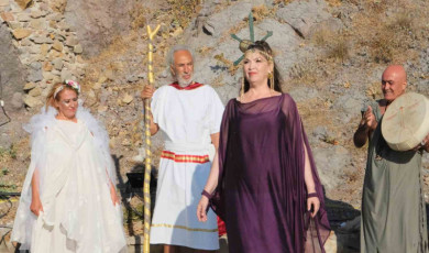 Bozcaada’da ”Ozanın Günü ve Homeros Okuması” 24’üncü kez edebiyatseverlerle buluştu