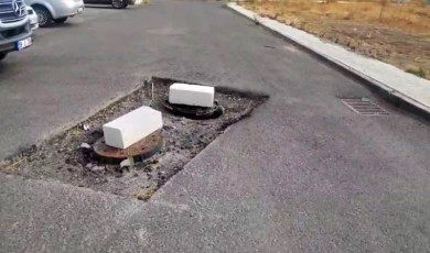Çorlu’da rögar kapağını açık bırakıp gittiler, vatandaş kendi önlemini aldı