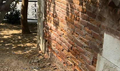 Restore Edilen Tarihi Çeşmeye Zarar Veriliyor!