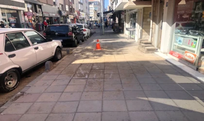 Mandıracı Caddesi’nde Vatandaşın Kaldırım Çilesi
