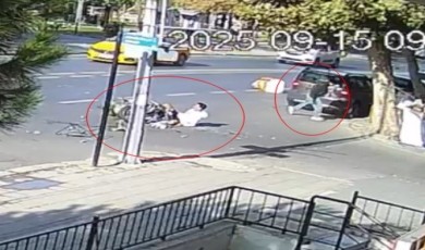 Motosiklet kasasıyla birlikte otomobilin üzerinden uçtu