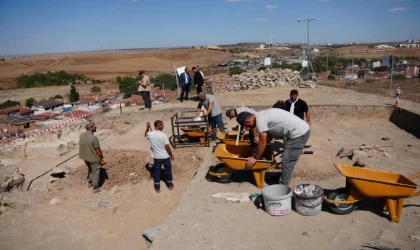 Tarihi Kalede Kazı Çalışmaları Sürüyor