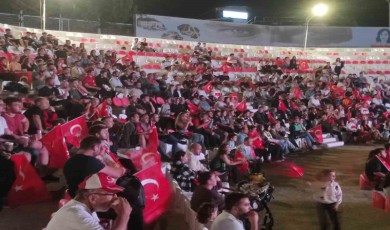 Tekirdağ’da Türkiye’nin Yunanistan galibiyetini dev ekranda izlediler