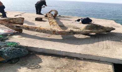 İskeleden yaklaşık 3 tonluk çapa çıkarıldı