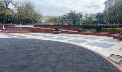 Parklardaki Eksikler Giderilmeyi Bekliyor