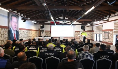 Polis ve jandarma ekiplerine kara yollarında hız sınırlama uygulamaları hakkında bilgilendirme