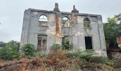 Sultan II. Abdülhamid Han’ın inşa ettirdiği postane binası restore edilmeyi bekliyor