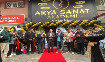 Arya Sanat Akademisi Açıldı