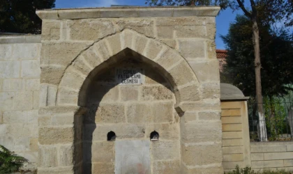 Tarihi Çeşme Suya Kavuşacağı Günü Bekliyor