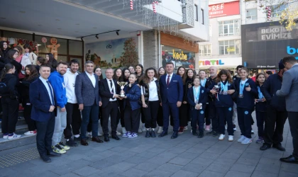 Başkan Sarıkurt, Başarılı Sporcuları Ağırladı