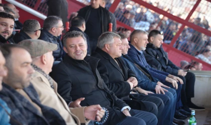 Başkan Sarıkurt’tan Çorluspor 1947’ye Tribün Desteği
